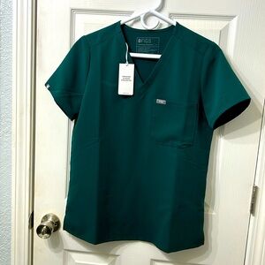 New Figs Hunter Green size small